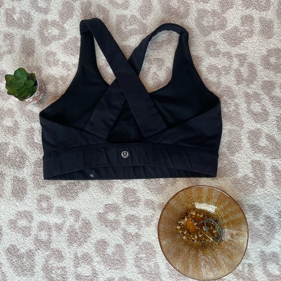 Lululemon Black Sports Bra with Crossed Straps, in Great Condition, Older Model - Picture 3 of 4